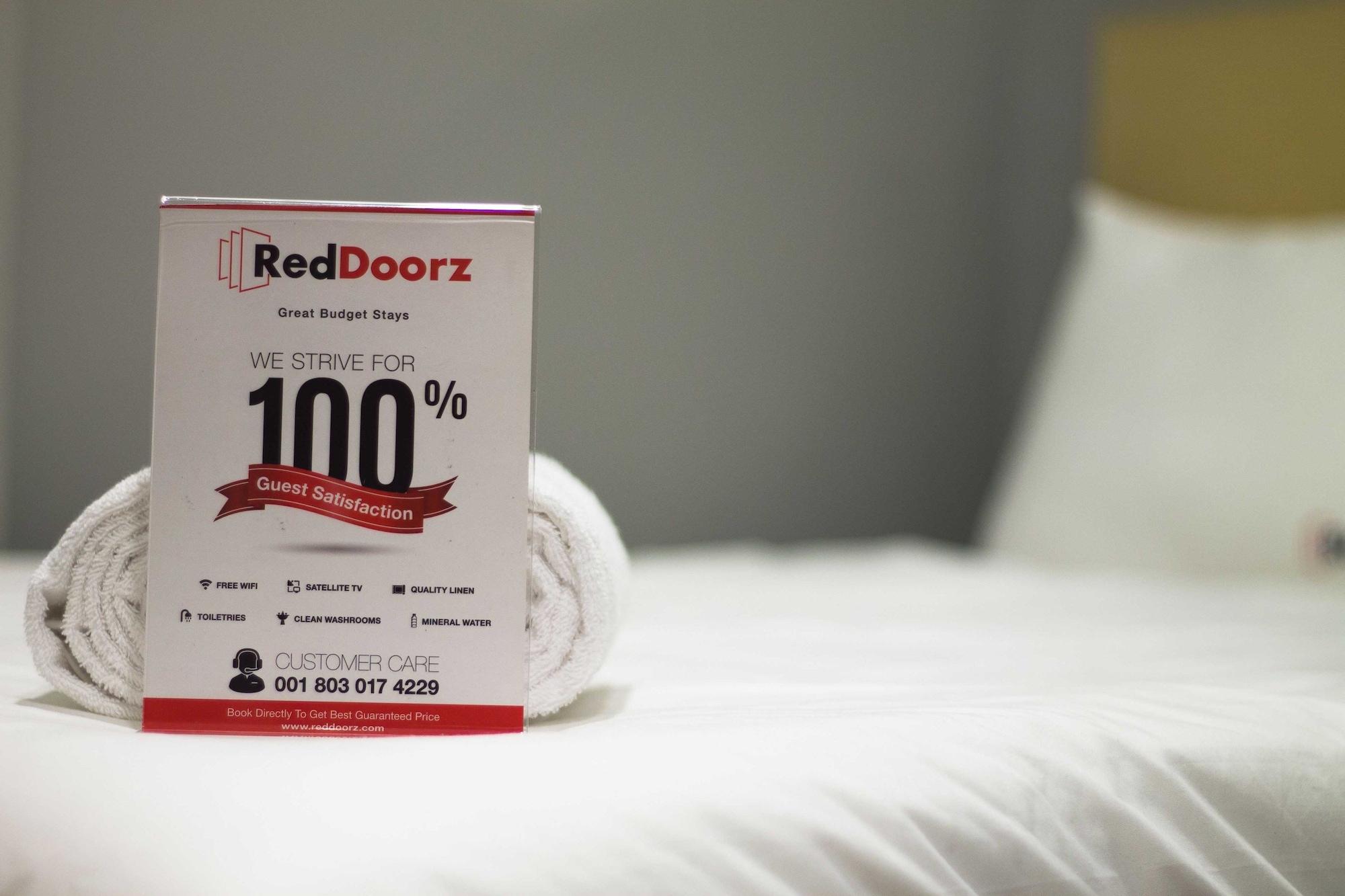 ג'קרטה Reddoorz Plus @ Setiabudi Tengah מראה חיצוני תמונה