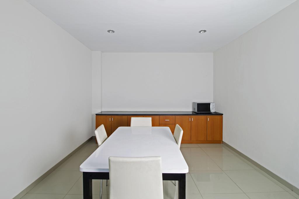 ג'קרטה Reddoorz Plus @ Setiabudi Tengah מראה חיצוני תמונה