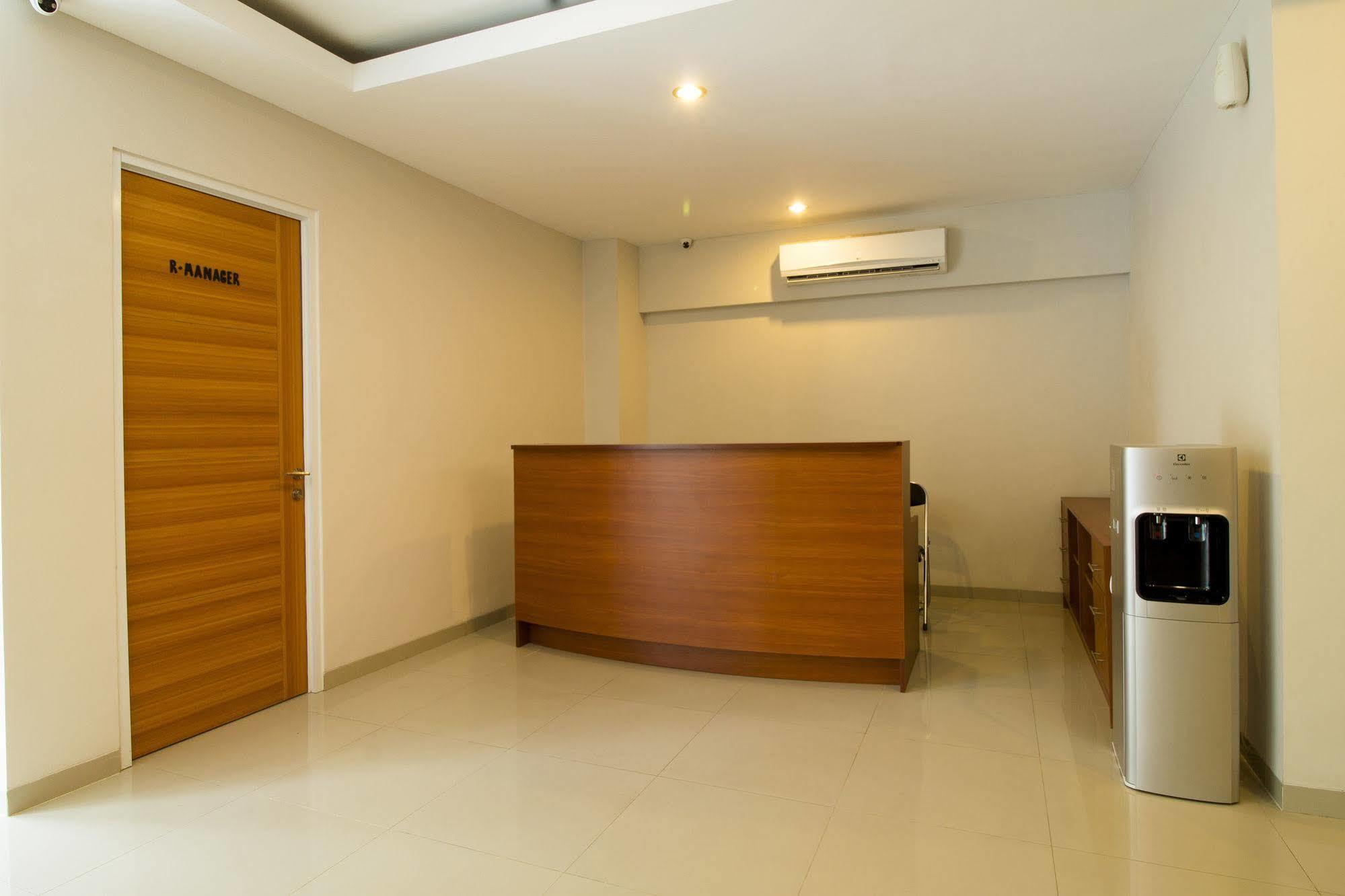 ג'קרטה Reddoorz Plus @ Setiabudi Tengah מראה חיצוני תמונה